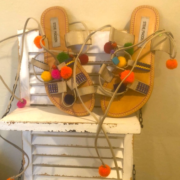 Pom Pom Steve Madden size 6 - Picture 1 of 5